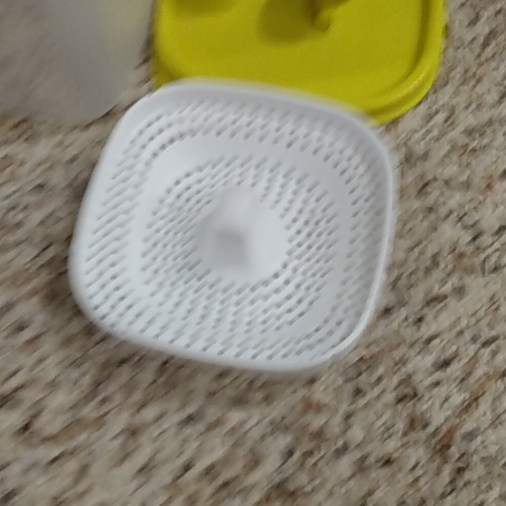 Tupperware Yellow and White Food Storage Container - Picture 9 of 9